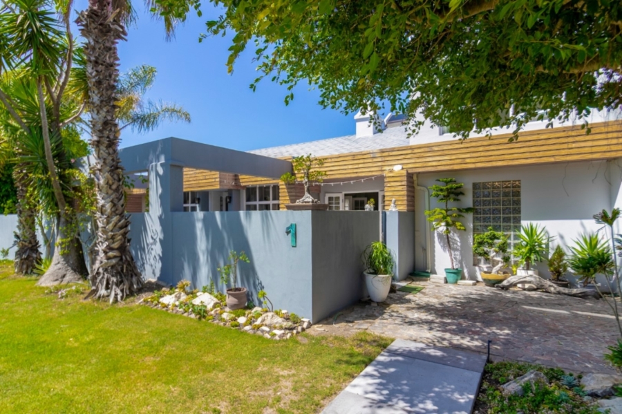 4 Bedroom Property for Sale in Leisure Isle Western Cape